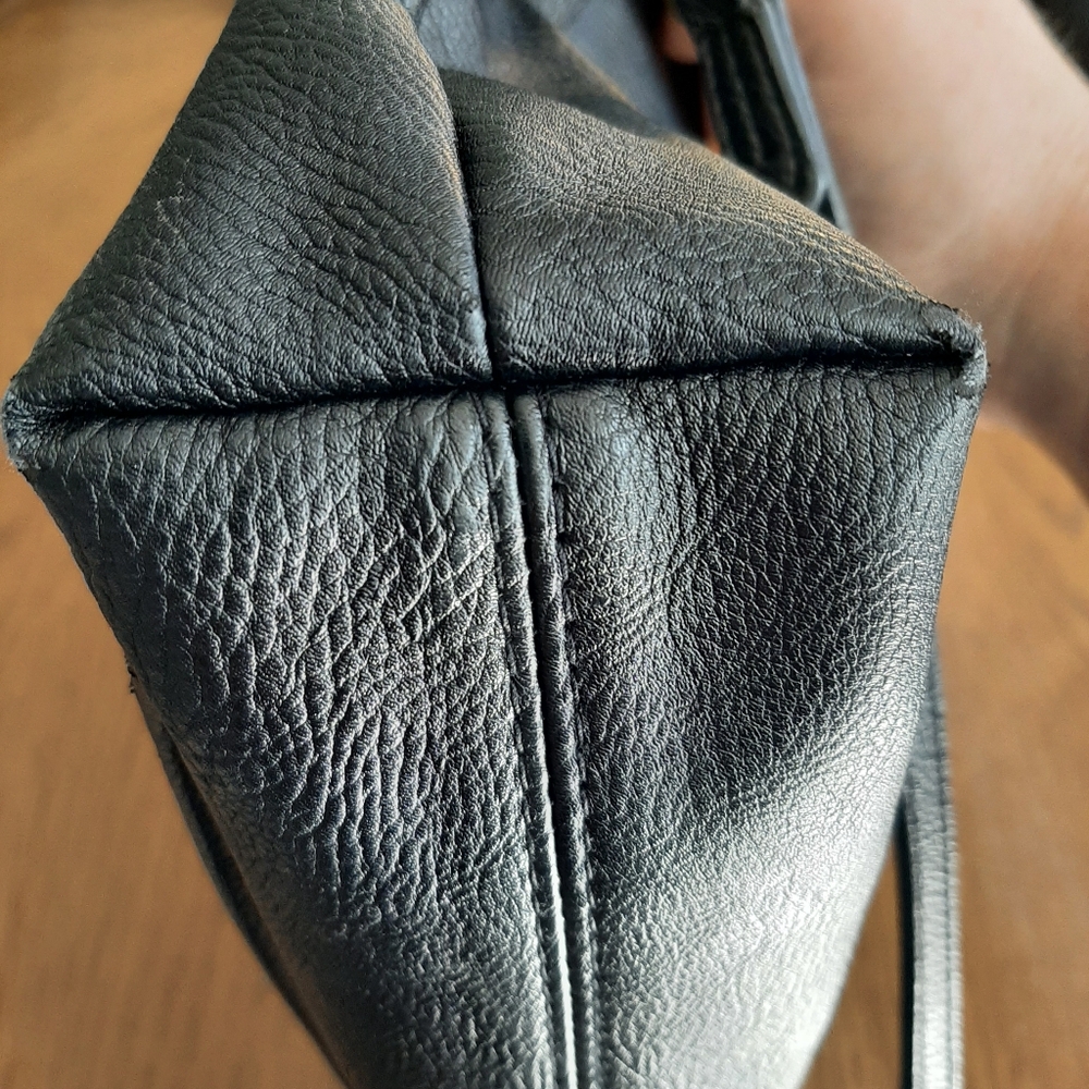 Universal Thread Black Adjustable Crossbody Purse - image 6